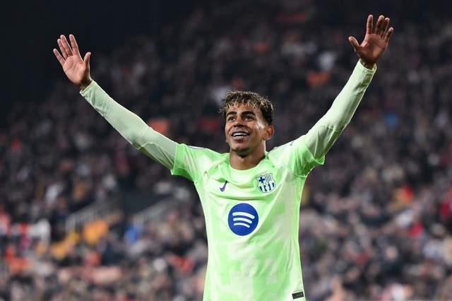 包含夺冠首场状态出色，巴塞罗那观众沸腾！，Ning重返赛场全场沸腾不已的词条